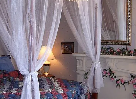 Roussell'S Garden Bed And Breakfast-3