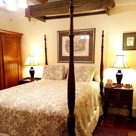 Lion'S Inn Bed And Breakfast-2