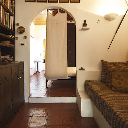 Lez Lezards Bed & Breakfast-2