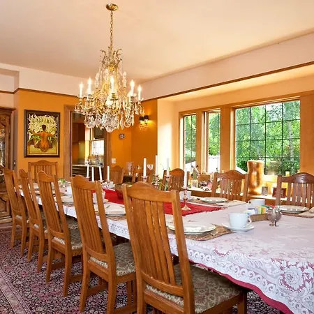 Bacon Mansion Bed And Breakfast-2