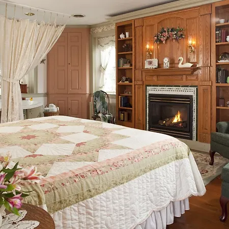 Country Hearth B&B-2