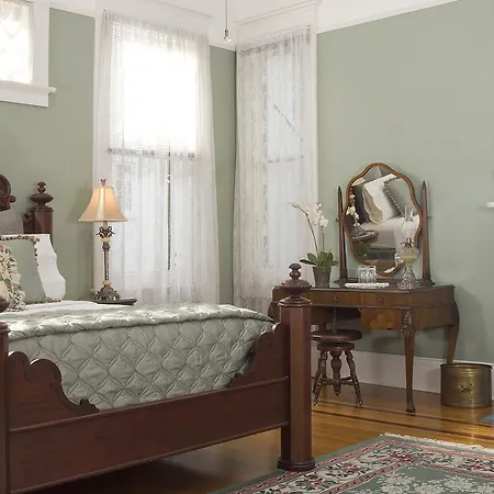 Southern Comfort Bed And Breakfast-3