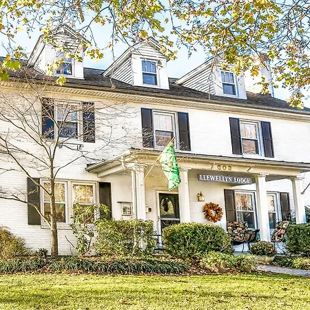 A B&B At Llewellyn Lodge-3