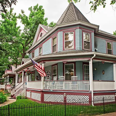 Holden House 1902 Bed & Breakfast Inn-3