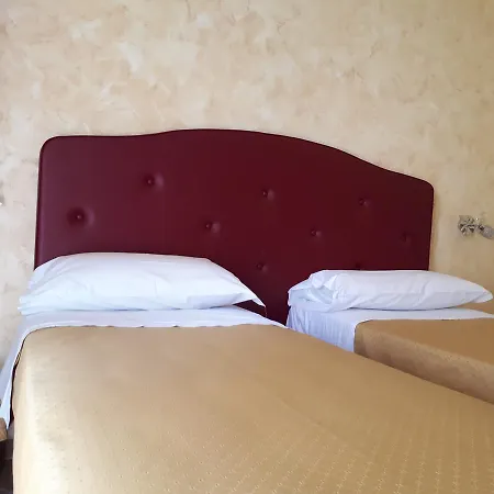 Clodio Rooms-2
