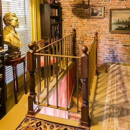 Russell Manor Bed & Breakfast-3