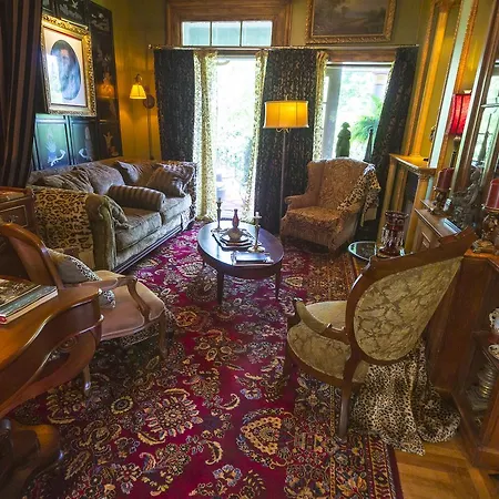 Russell Manor Bed & Breakfast-2