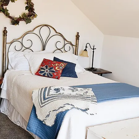 Country Barn B And B-2