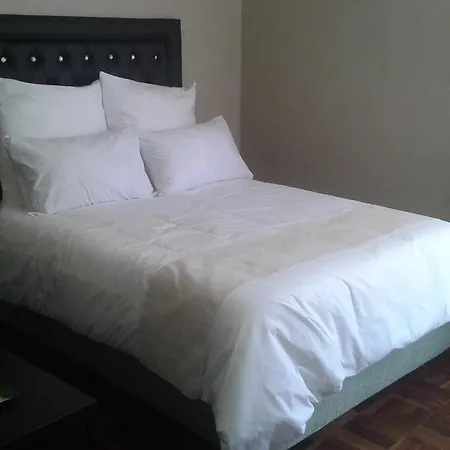 Derrick Guest House-2