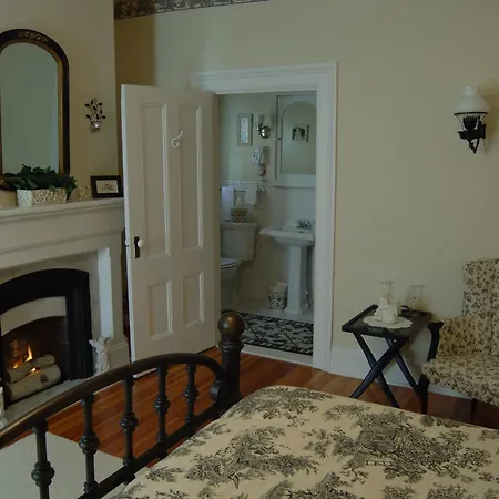 1840 Inn On The Main Bed And Breakfast-2
