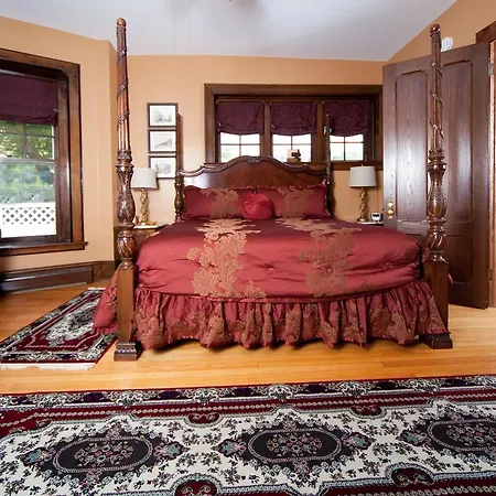 1840 Inn On The Main Bed And Breakfast-3