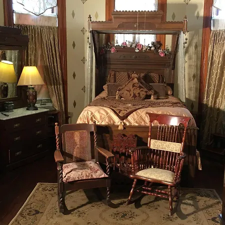 1884 Wildwood Bed And Breakfast Inn-2