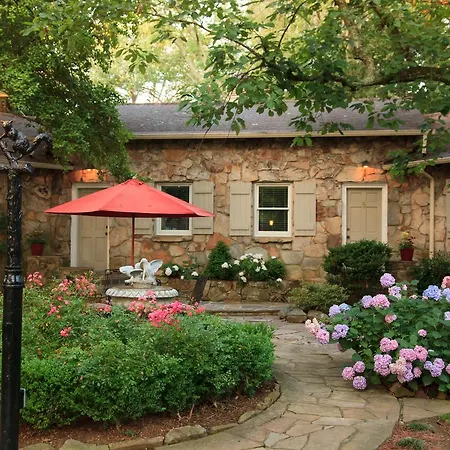 Chanticleer Inn Bed & Breakfast-3