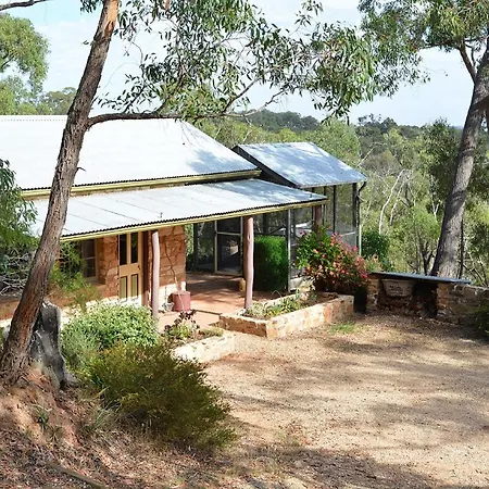 Trestrail Cottage Accommodation-2