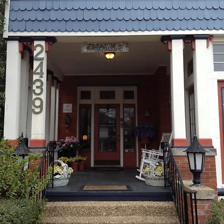 2439 Fairfield "A Bed And Breakfast"-3