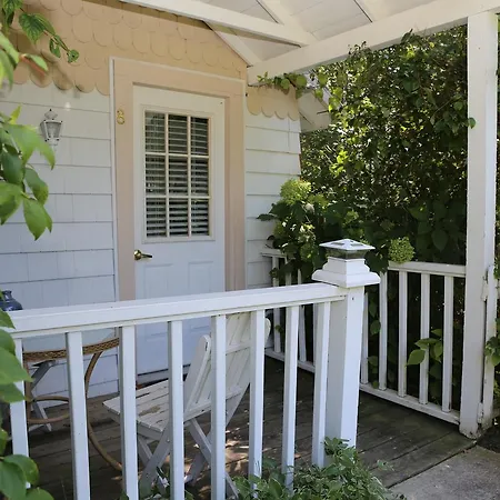 Martha'S Vineyard B & B-3