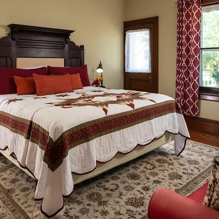Walnut Lawn Bed And Breakfast-3