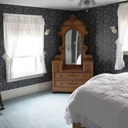 Steamers Bed & Breakfast-2