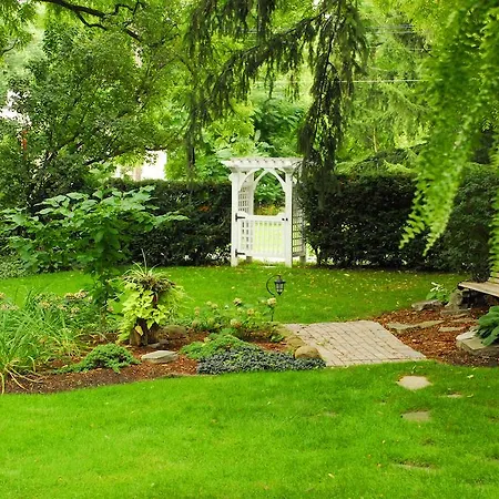 Brockamour Manor Bed And Breakfast-3