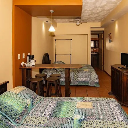 Melrost Airport Bed & Breakfast-3