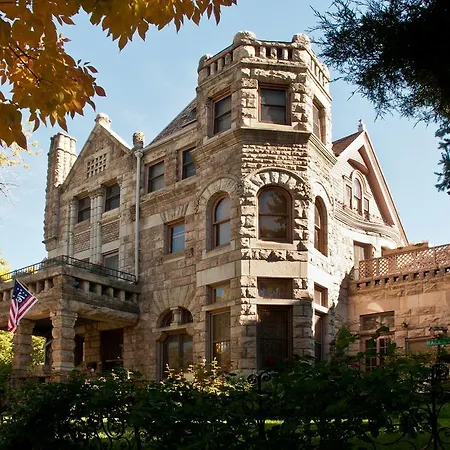 Castle Marne Bed & Breakfast-3