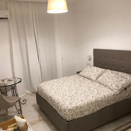 Antonietta De Pace Rooms by Napoli Milionaria B&B-3