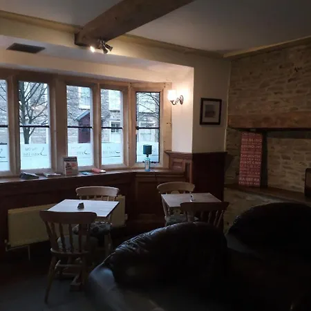 Swan Inn Lechlade-3