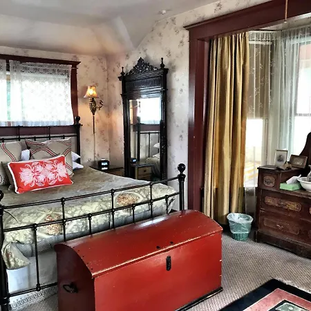 Historic Skagway Inn-3