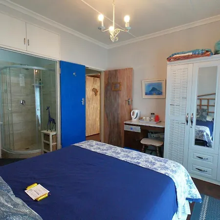 Leo'S Den-2
