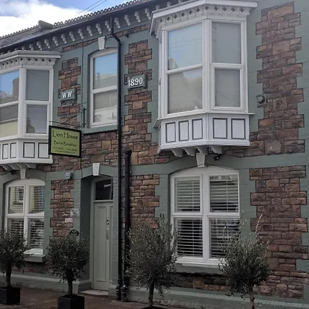 Lion House Bed & Breakfast With Restaurant-2