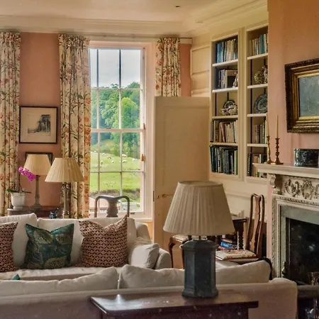 Warwick Hall-2