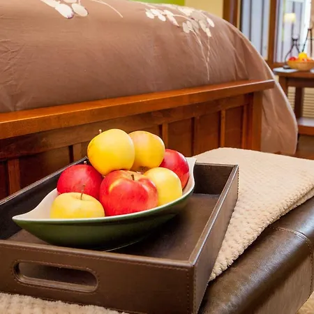 Hillcrest Farm Market B&B-3