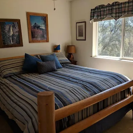 Yosemite Nights Bed & Breakfast-3