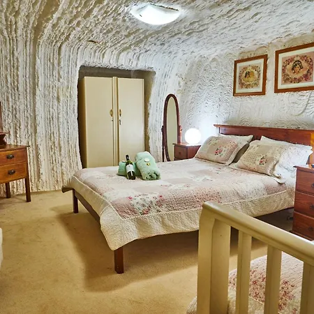 Underground Bed & Breakfast-2