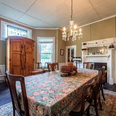 Magnolia House & Gardens B&B-3