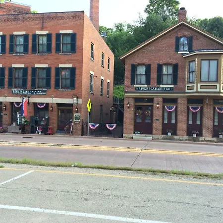 Riverboat Suites-2