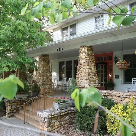 Aunt Adeline'S Bed And Breakfast-3