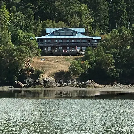 Arbutus Cove Guesthouse-2