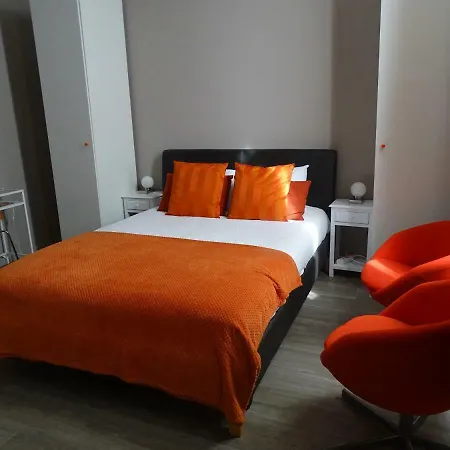 Suite 11-2
