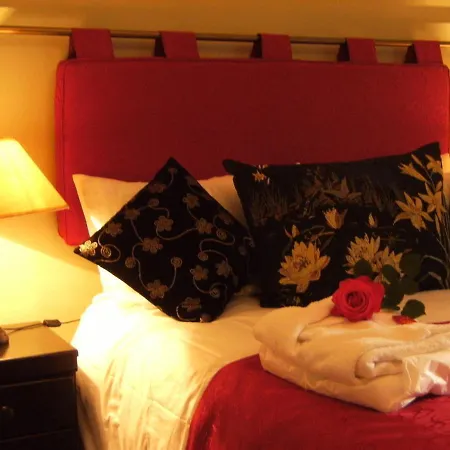 Village Green Guest House-2