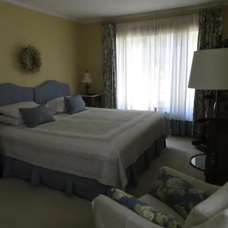 Cedar Gables Bed & Breakfast-2