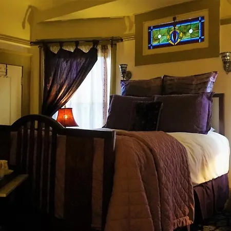 Amber House Inn Of Midtown-2