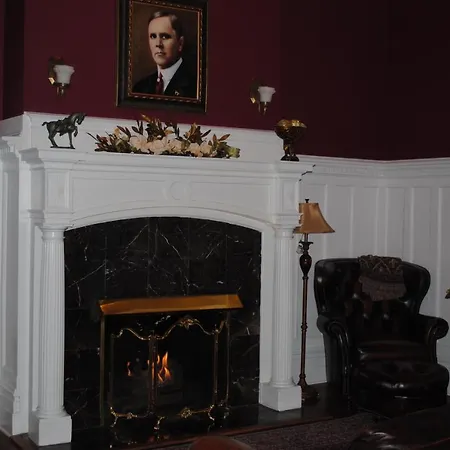 Trinkle Mansion Bed & Breakfast-3