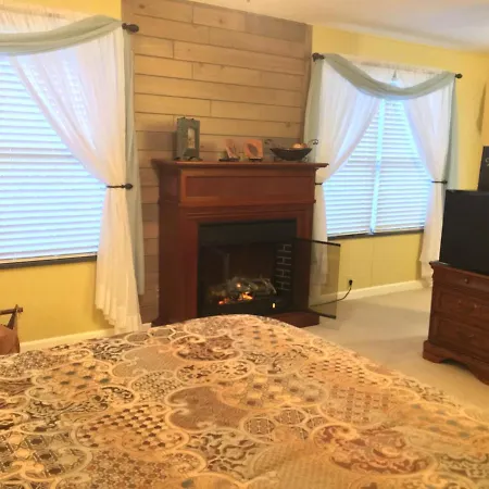 Brookside Mountain Mist Inn-2