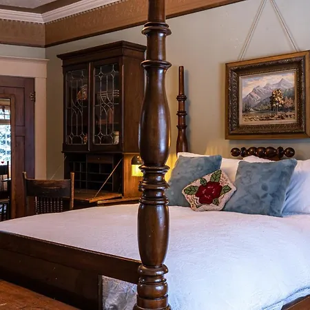 The Craftsman House-3