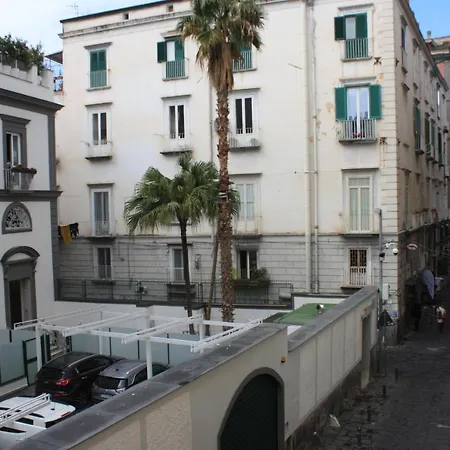 Residence Appartamenti Santa Teresa a Chiaia-2