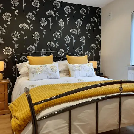 Oak Lodge B&B-2