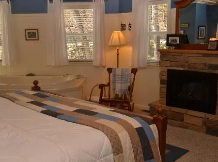 Anchor Inn On The Lake Bed And Breakfast-2
