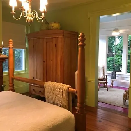 Elmwood 1820 Bed & Breakfast Inn-3
