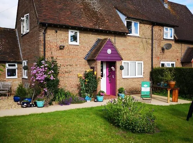 Bed and BreakfastAvebury Life